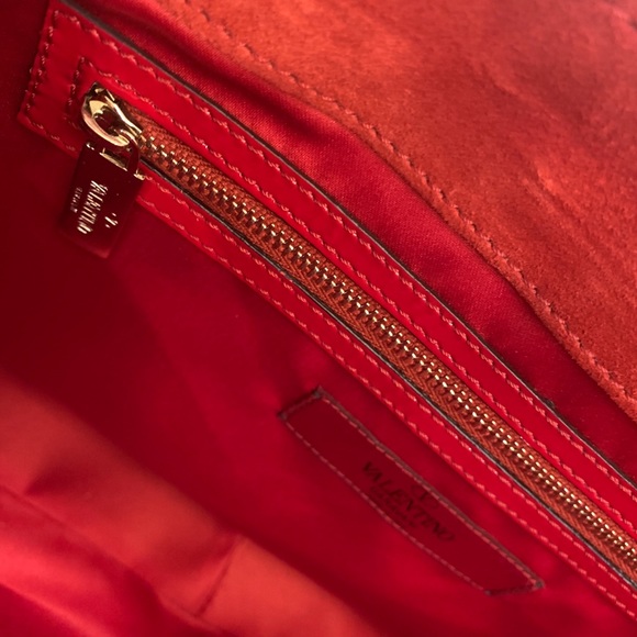 Valentino Garavani Patent Leather handbag 👜 - Picture 7 of 8